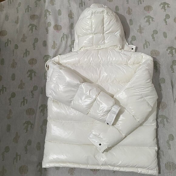 Moncler White Unisex Down Jacket With Hood - Picture 2 of 10